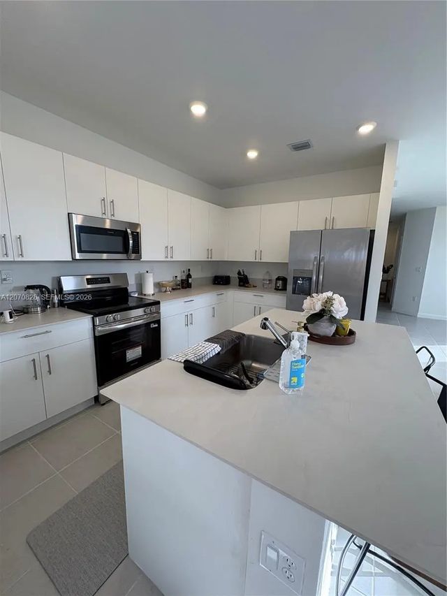 5 of 11 - 2409 Se 28th Street, Homestead, FL