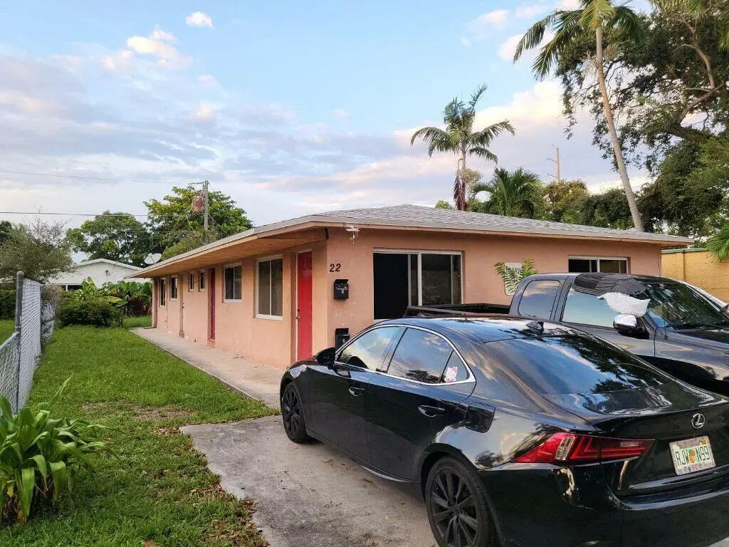 22 Sw 9th Street #1-2, Hallandale Beach
