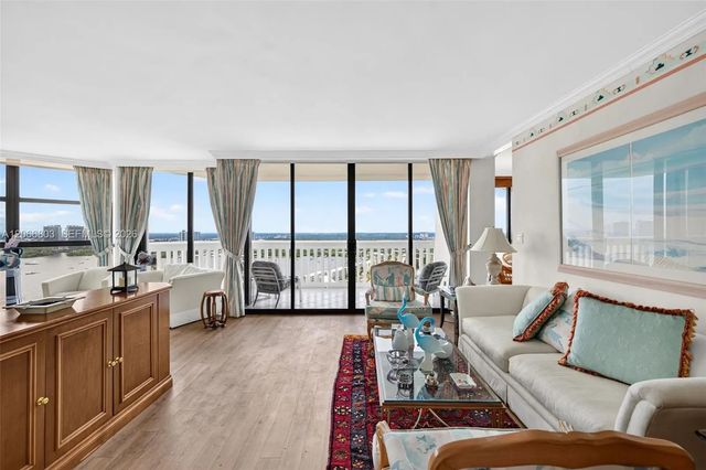 4 of 39 - 1000 Island Boulevard #2911, Aventura, FL