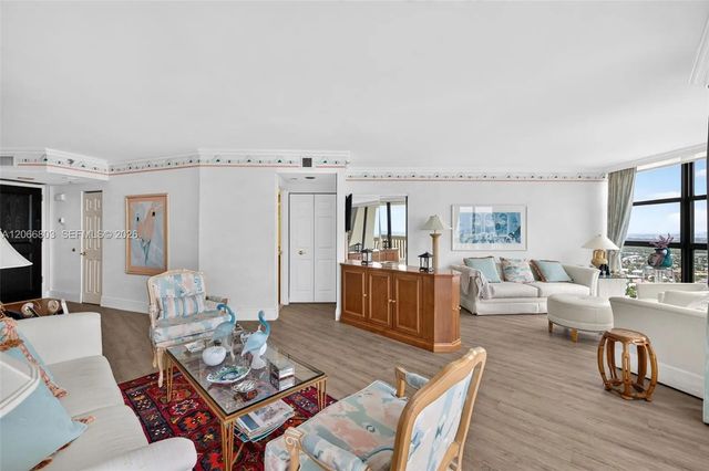 5 of 39 - 1000 Island Boulevard #2911, Aventura, FL
