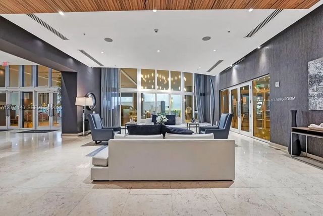 60 Sw 13th Street #1402, Miami