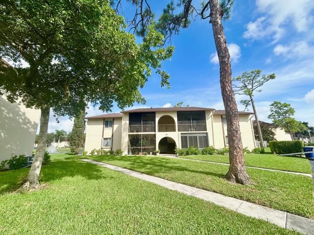 131 Lake Pine Circle #d-1, Greenacres