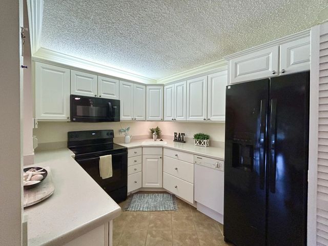2 of 35 - 131 Lake Pine Circle #d-1, Greenacres, FL