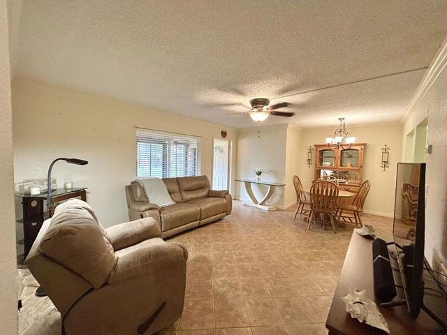 3 of 35 - 131 Lake Pine Circle #d-1, Greenacres, FL