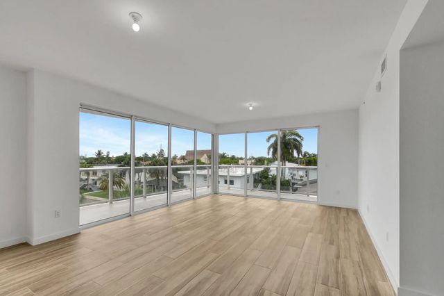 3 of 55 - 117 Lake Avenue #unit 304, Lake Worth Beach, FL