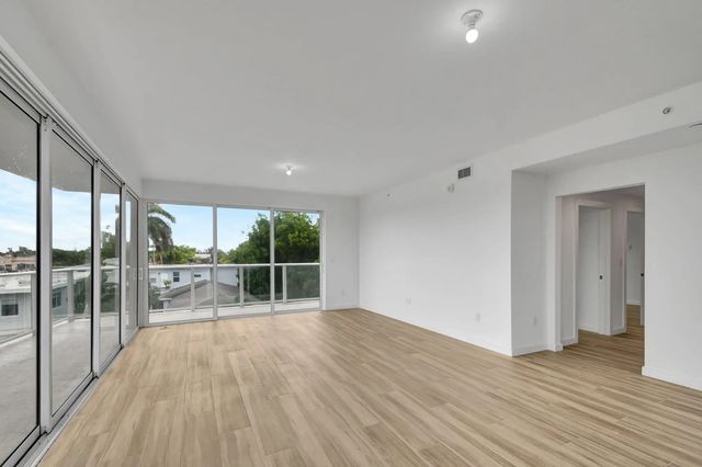 4 of 55 - 117 Lake Avenue #unit 304, Lake Worth Beach, FL