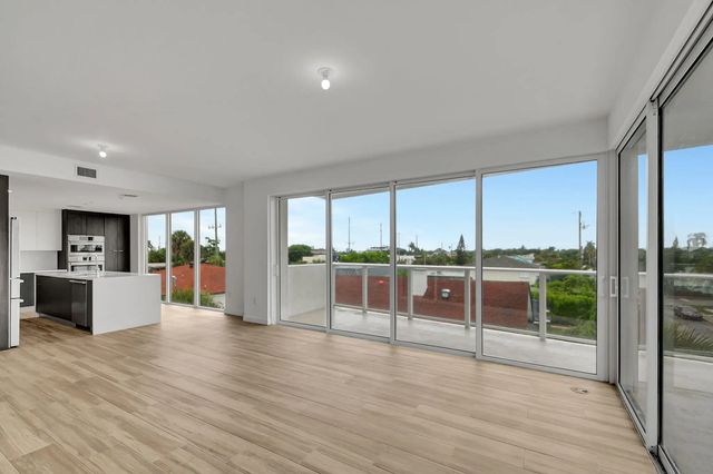 5 of 55 - 117 Lake Avenue #unit 304, Lake Worth Beach, FL