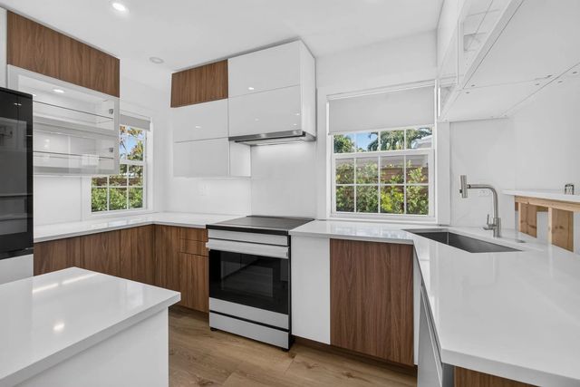 4 of 55 - 1309 N Palmway, Lake Worth Beach, FL