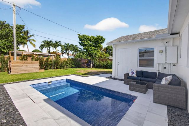 5 of 55 - 1309 N Palmway, Lake Worth Beach, FL