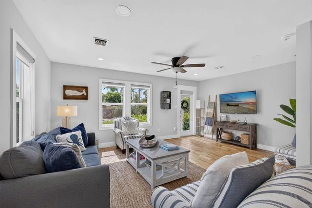 4 of 67 - 1305 N Palmway, Lake Worth Beach, FL