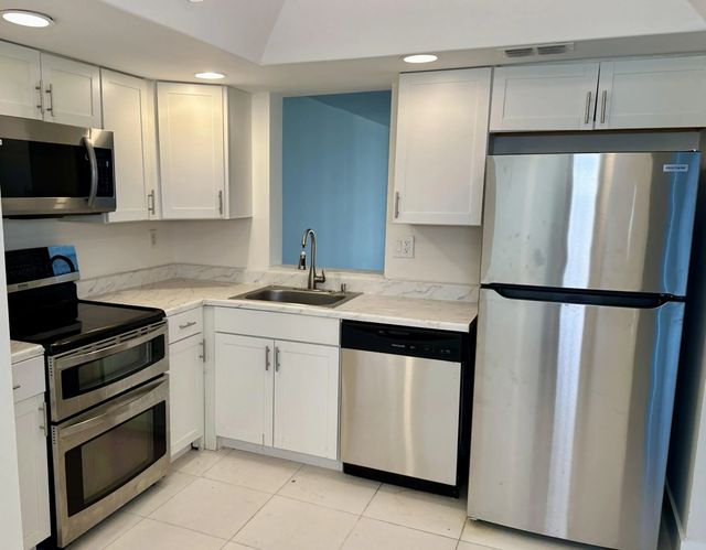7664 Nw 18th Street #208, Margate