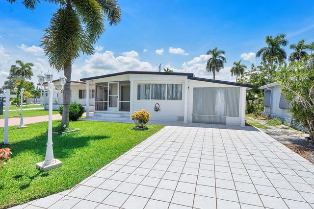 8670 Sw 18th Place, Davie