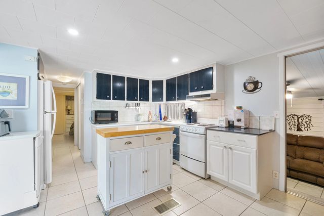 4 of 22 - 8670 Sw 18th Place, Davie, FL