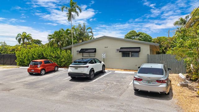 3 of 22 - 2117 Ne 14th Avenue #1-4, Wilton Manors, FL