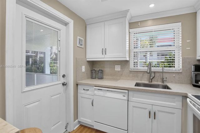 3 of 39 - 580 Egret Drive #108, Hallandale Beach, FL