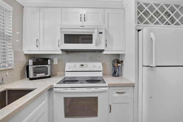 4 of 39 - 580 Egret Drive #108, Hallandale Beach, FL
