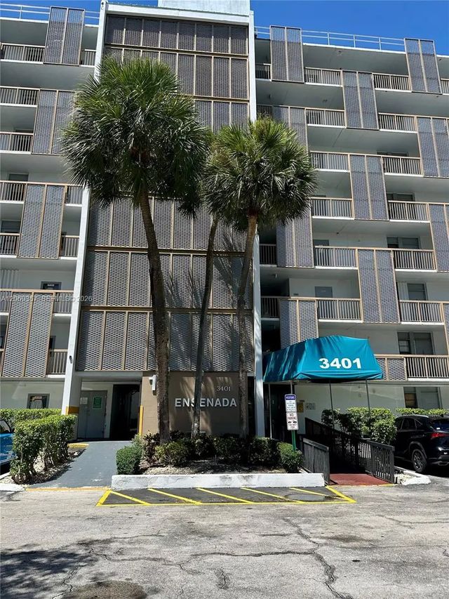 4 of 27 - 3401 N Country Club Drive #ei-216, Aventura, FL
