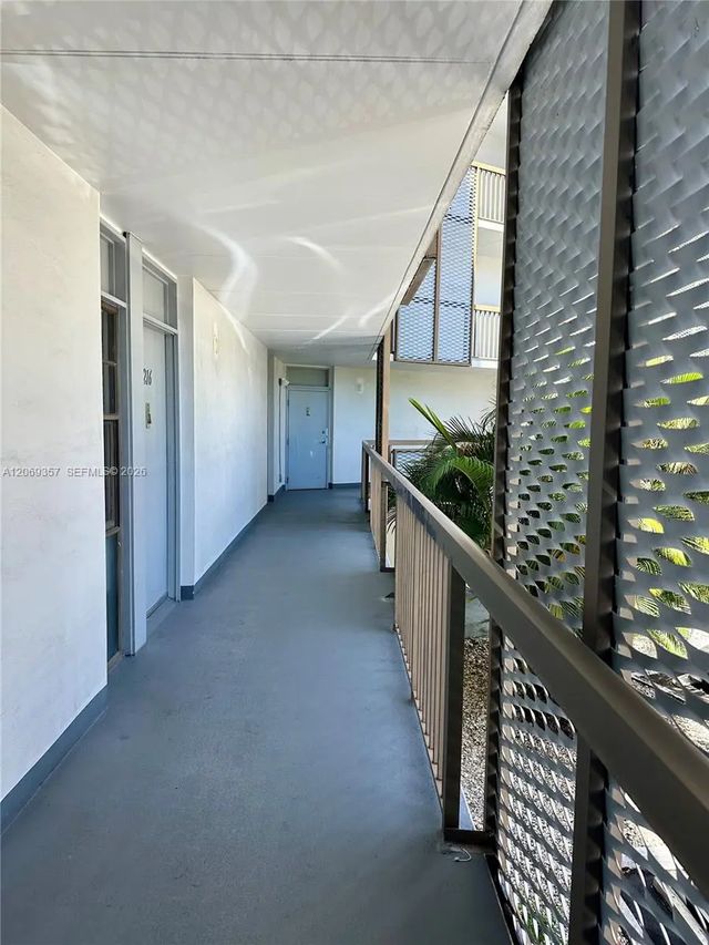 5 of 27 - 3401 N Country Club Drive #ei-216, Aventura, FL
