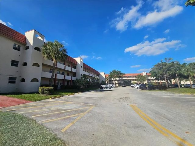 3051 Sunrise Lakes Drive E #203, Sunrise