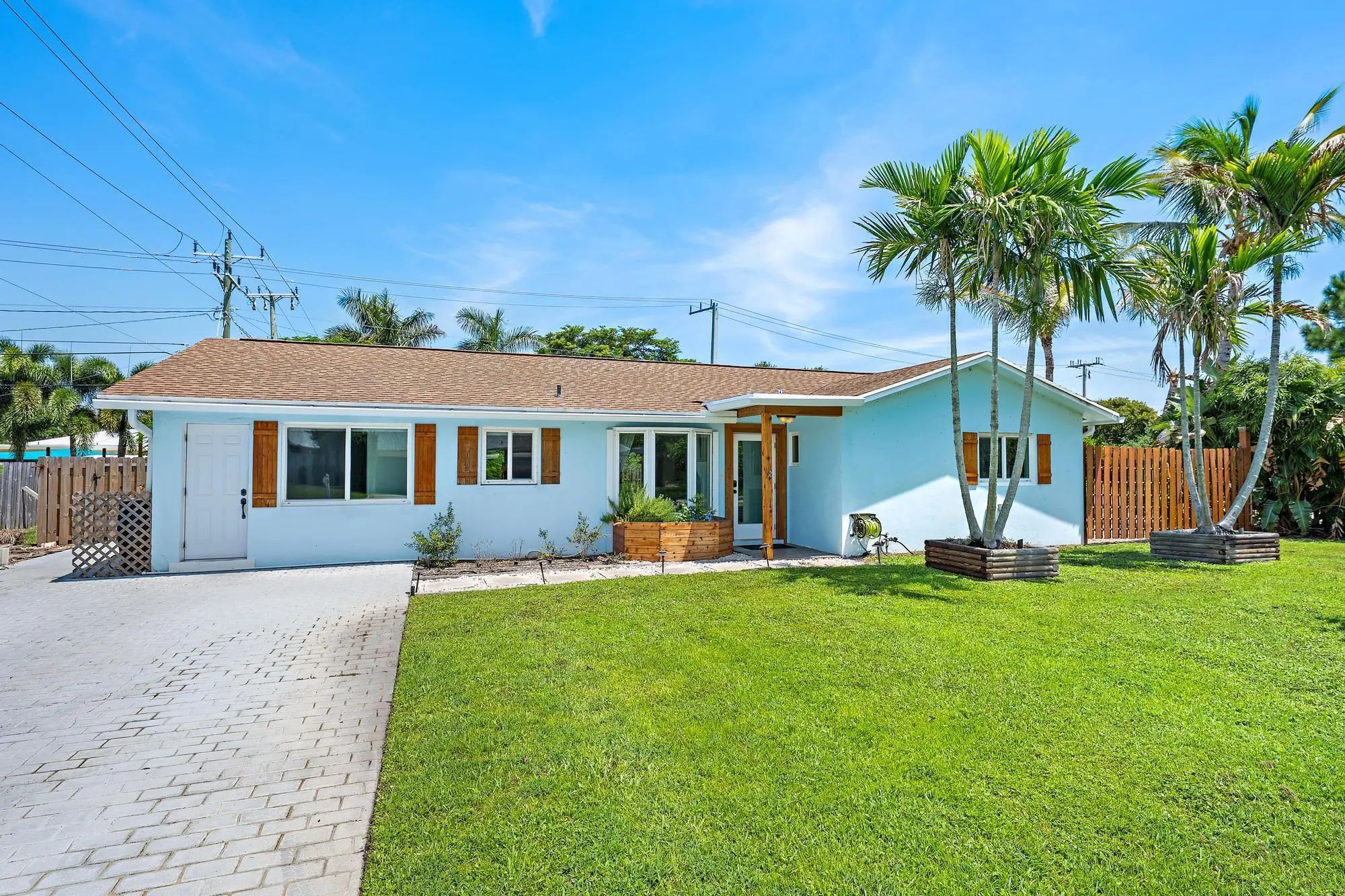 RIVERSIDE DRIVE PARK Residential home - 1 Windsor Road W, Jupiter
