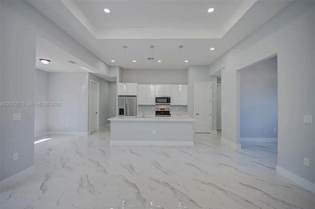 4 of 30 - 872 Spaulding Street E, Lehigh Acres, FL