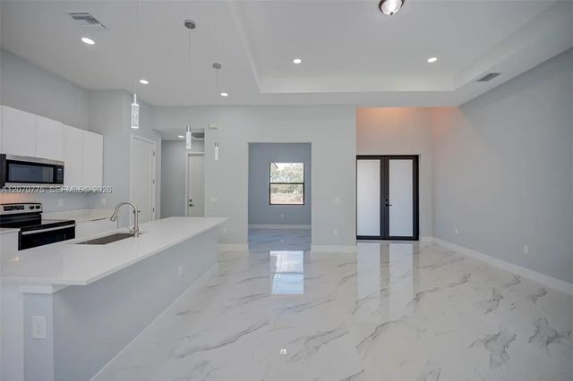 5 of 30 - 872 Spaulding Street E, Lehigh Acres, FL