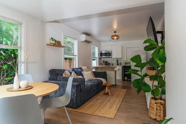 3 of 16 - 2515 Ne 182nd Street, North Miami Beach, FL