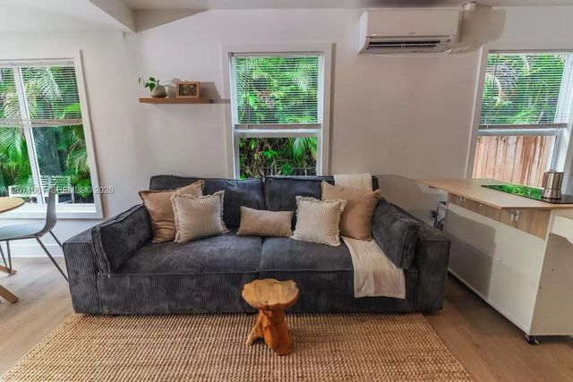 4 of 16 - 2515 Ne 182nd Street, North Miami Beach, FL