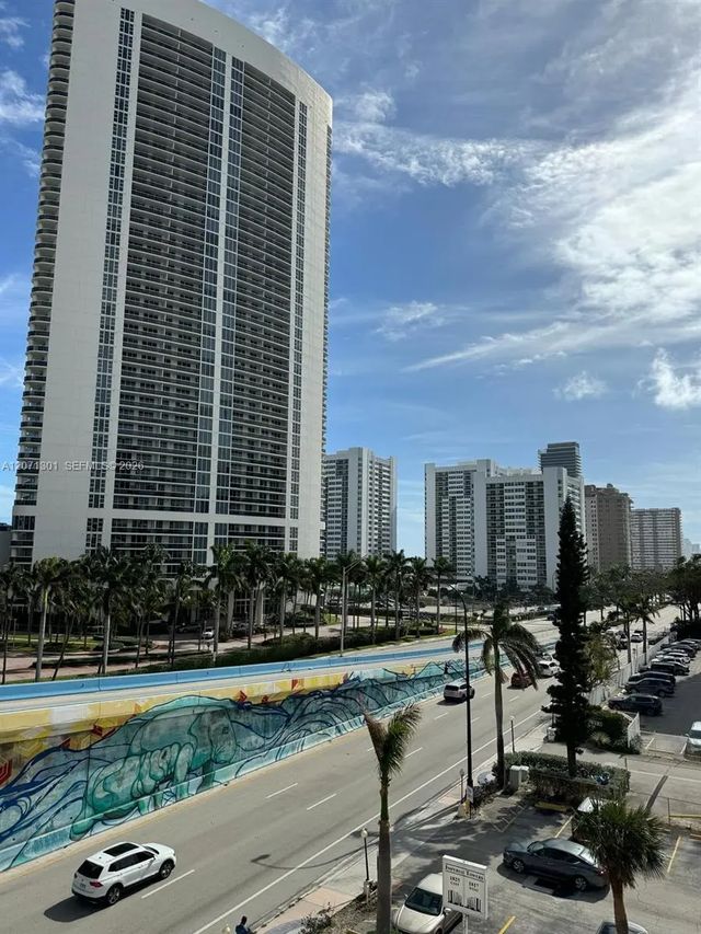 2 of 8 - 1825 S Ocean Drive #514, Hallandale Beach, FL