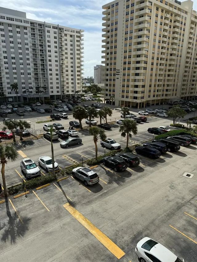 4 of 8 - 1825 S Ocean Drive #514, Hallandale Beach, FL