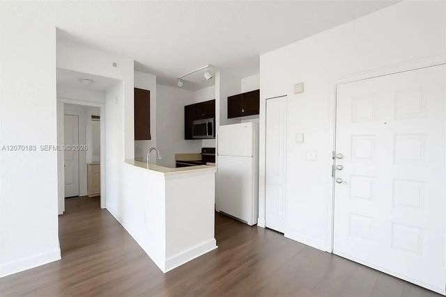 3 of 12 - 6001 Sw 70th Street #625, South Miami, FL