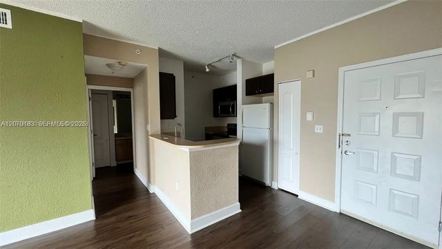 4 of 12 - 6001 Sw 70th Street #625, South Miami, FL