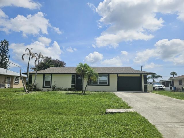 463 Nw Ravenswood Lane, Port St. Lucie