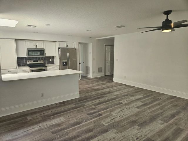 2 of 19 - 463 Nw Ravenswood Lane, Port St. Lucie, FL