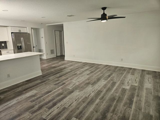 3 of 19 - 463 Nw Ravenswood Lane, Port St. Lucie, FL