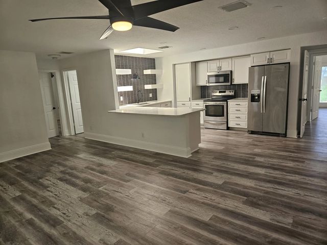 4 of 19 - 463 Nw Ravenswood Lane, Port St. Lucie, FL