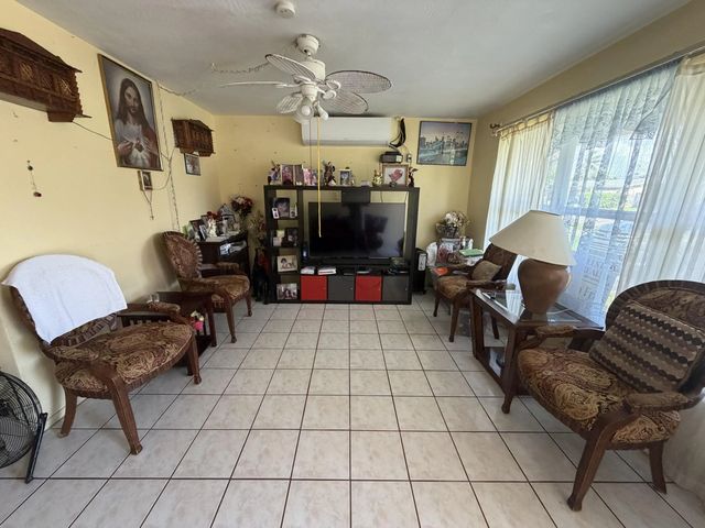 3 of 13 - 6600 Nw 24th Court, Sunrise, FL