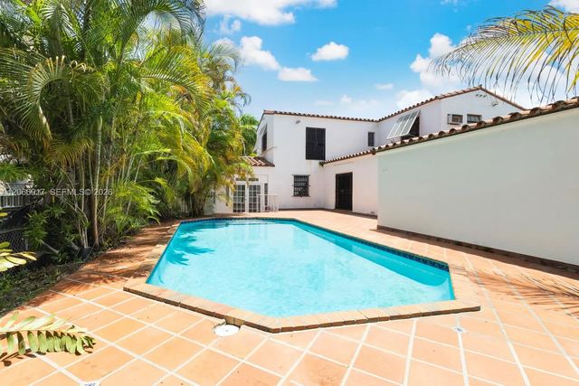 3 of 32 - 621 Ne 57th Street, Miami, FL