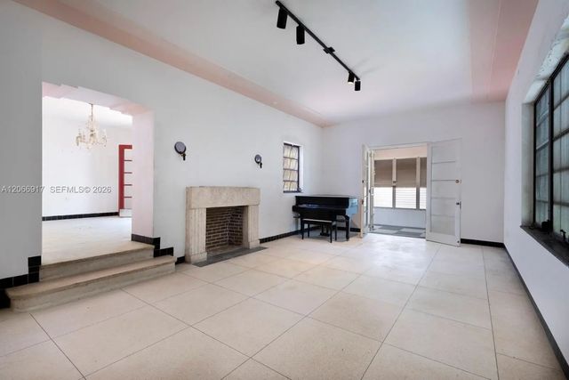 4 of 32 - 621 Ne 57th Street, Miami, FL
