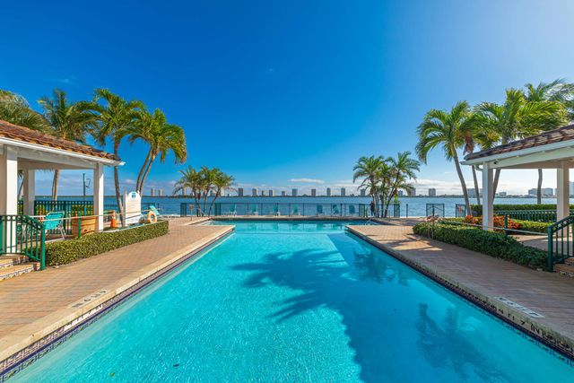 1145 Lake Shore Drive #206, Lake Park