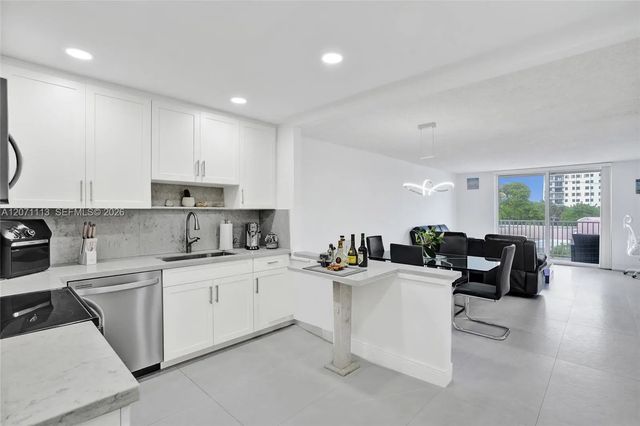 4 of 43 - 1401 S Ocean Drive #302, Hollywood, FL