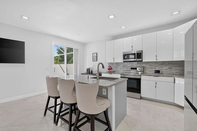 4 of 39 - 5040 Heron Place, Coconut Creek, FL