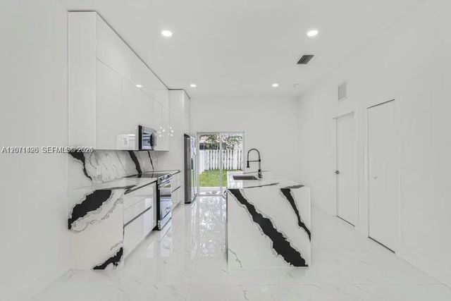 4 of 16 - 2419 Nw 97th Street, Miami, FL