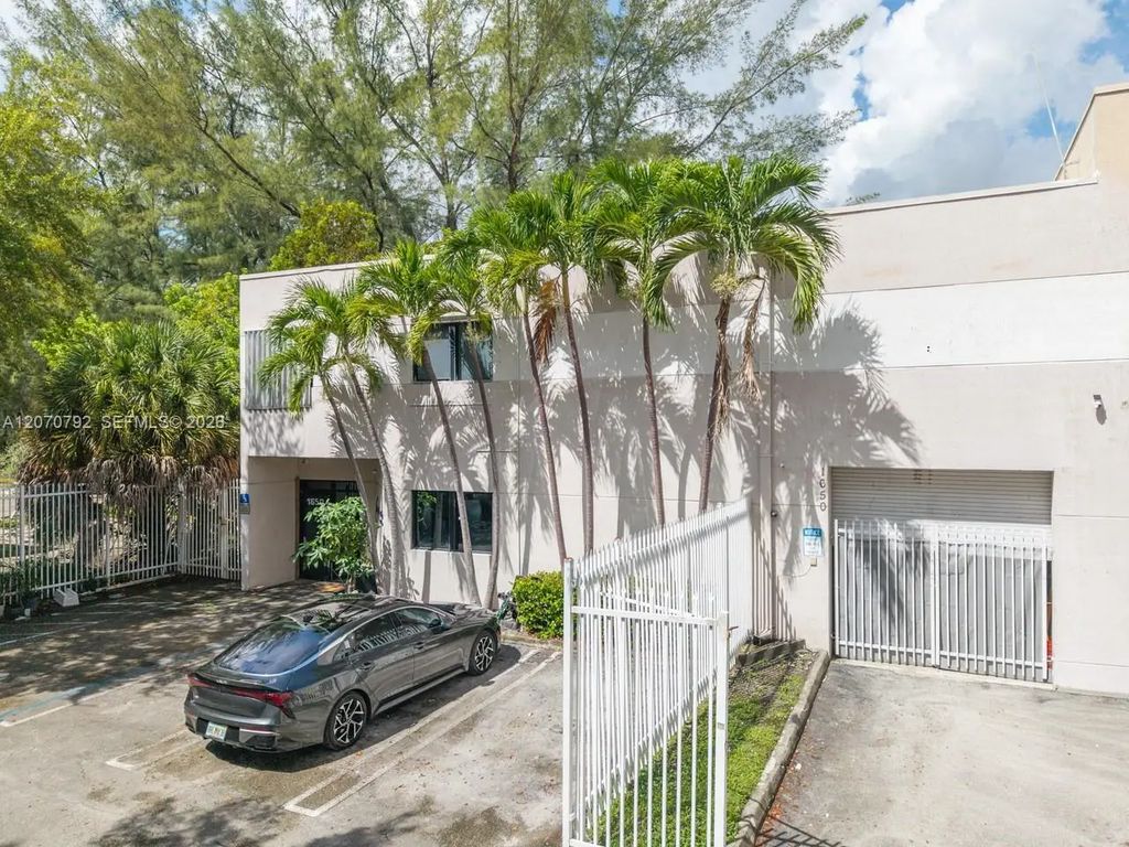 1650 Nw 95th Avenue, Doral