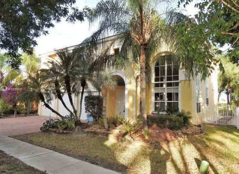 833 Sw 167th Avenue, Pembroke Pines