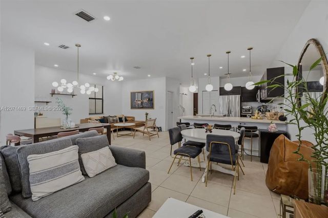 5 of 33 - 7042 Nw 103rd Path, Doral, FL