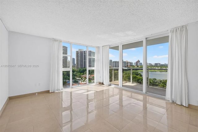 3731 N Country Club Drive #1023, Aventura