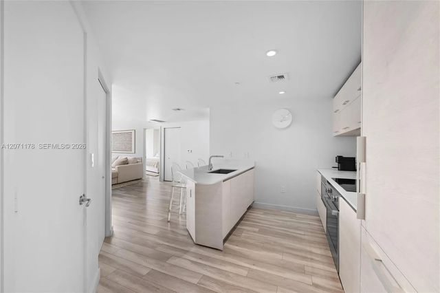 3 of 32 - 1300 S Miami Avenue #3709, Miami, FL
