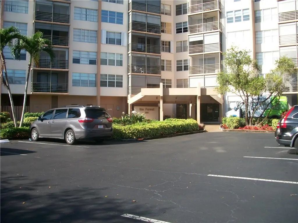 900 Saint Charles Place #311, Pembroke Pines