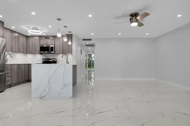 2 of 37 - 108 E Richmond A, Deerfield Beach, FL